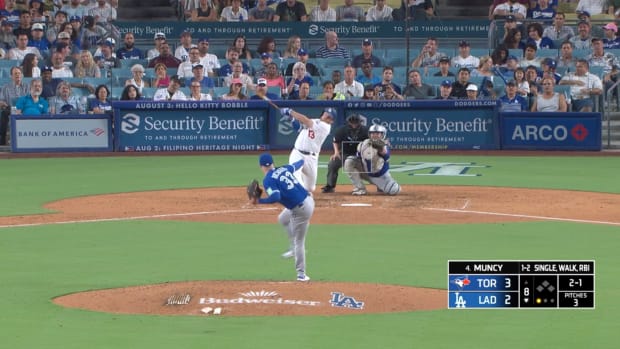 Max Muncy hits a home run